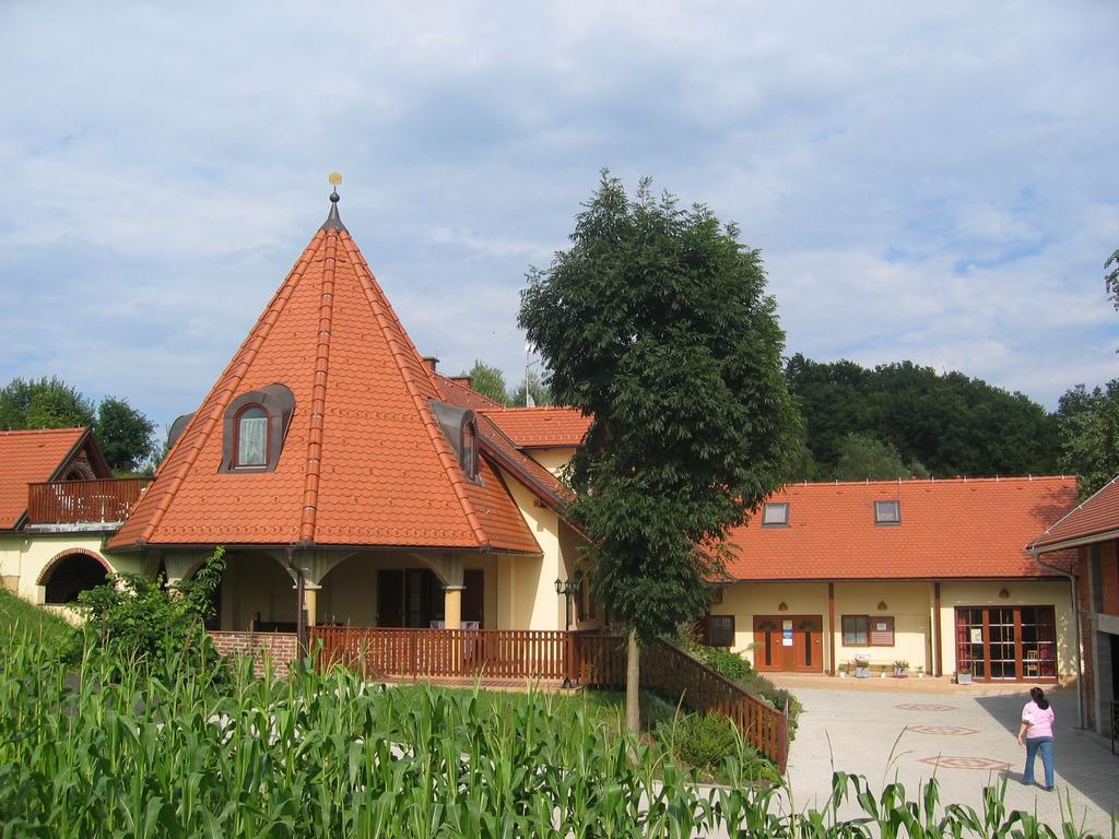Turisticna Kmetija Cebelji Gradic Apartment Rogašovci Екстериор снимка