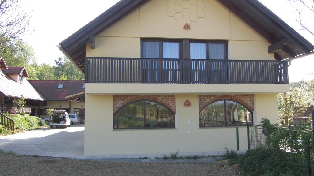 Turisticna Kmetija Cebelji Gradic Apartment Rogašovci Екстериор снимка