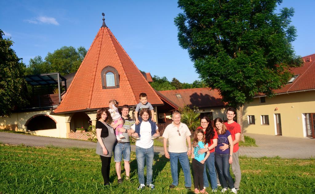 Turisticna Kmetija Cebelji Gradic Apartment Rogašovci Екстериор снимка